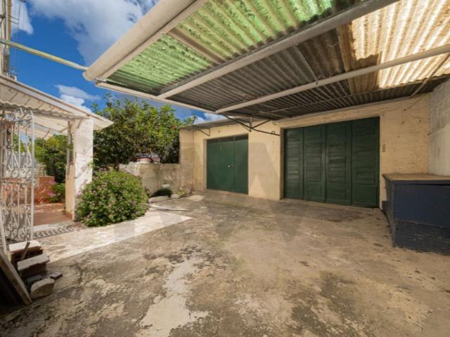 Apartamento com Logradouro e Garagem