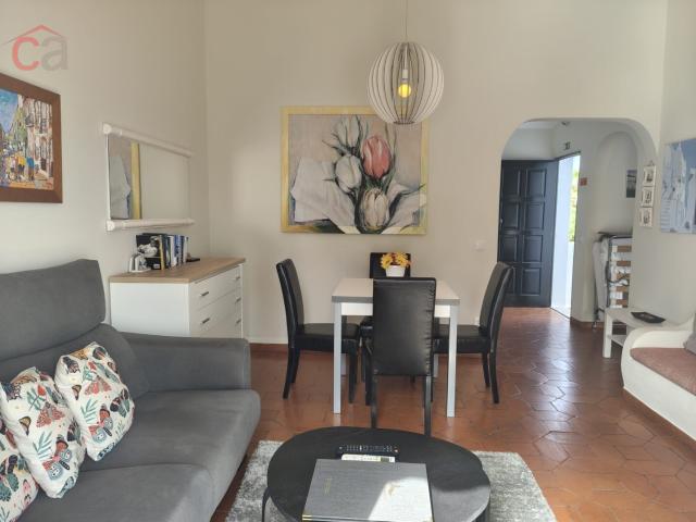 Apartamento com um quarto, no 1º andar, localizado perto de todas as comodidades Lagoa, Rocha Brava