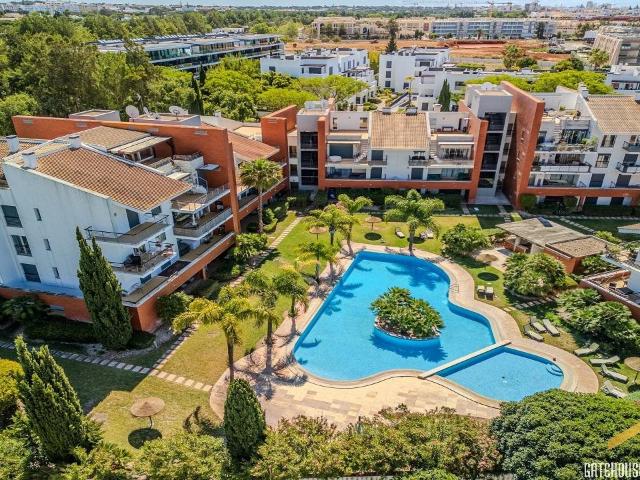 Apartamento com vista para o campo de golfe, 2 quartos, à ve. 93m² Vilamoura