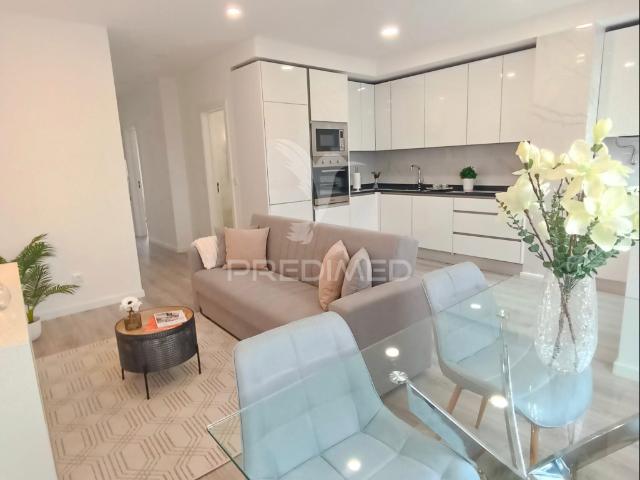 APARTAMENTO COM VISTA RIO RENOVADO