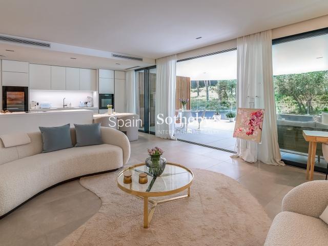 Apartamento contemporáneo con carácter y gran terraza en La. 159m² Sotogrande