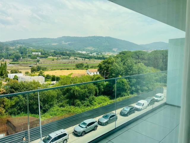 Apartamento Contemporâneo de 2 Quartos + Escritório com Vi. 0m² Porto