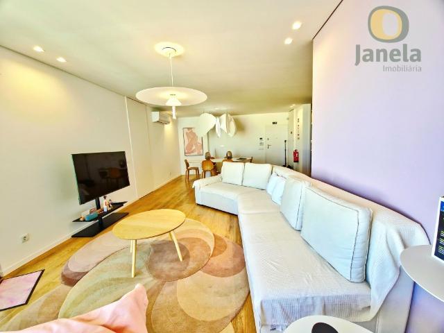 Apartamento contemporâneo em condominio, frente à Ria Formos. 108m² Olhão