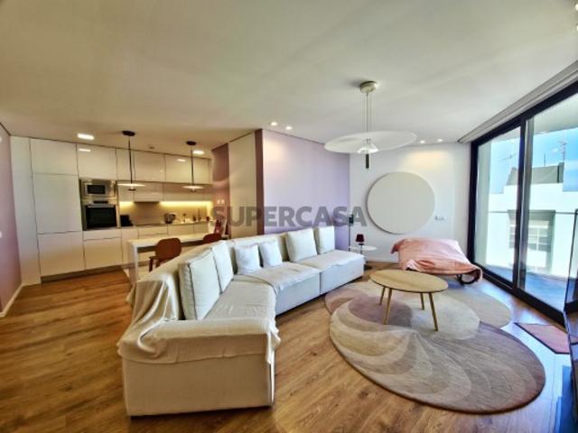 Apartamento contemporâneo em condomínio, frente à Ria Formosa, Mar e Marina de Olhão