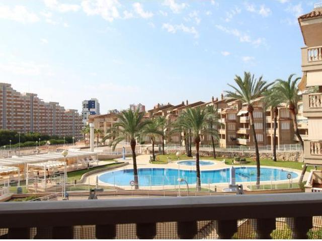 APARTAMENTO CON 3 AMPLIAS TERAZAS EN URBANIZACIÓN PRIVADA BAHÍA PARK