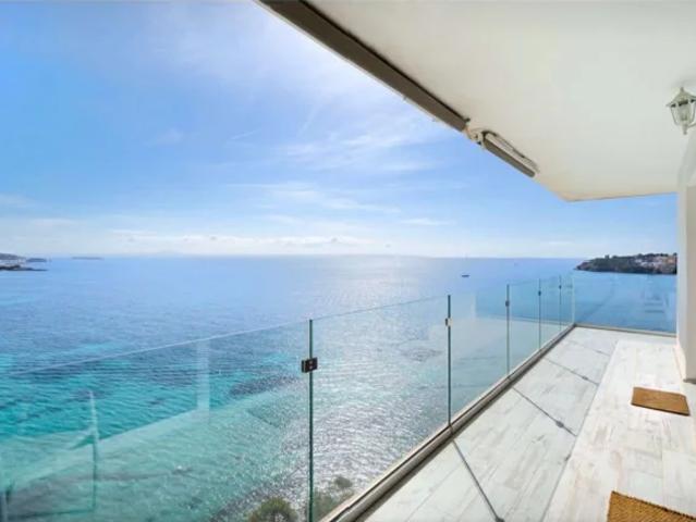 Apartamento con 3 dormitorios y vistas al mar en Palmanova