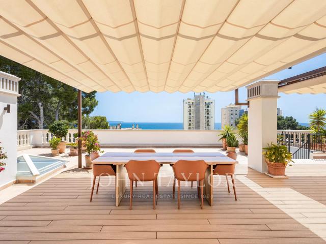Apartamento con carácter mediterráneo, amplias terrazas y vistas al mar en Sant Agustí