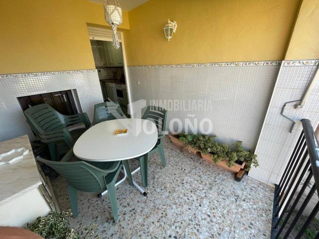Apartamento con amplia terraza