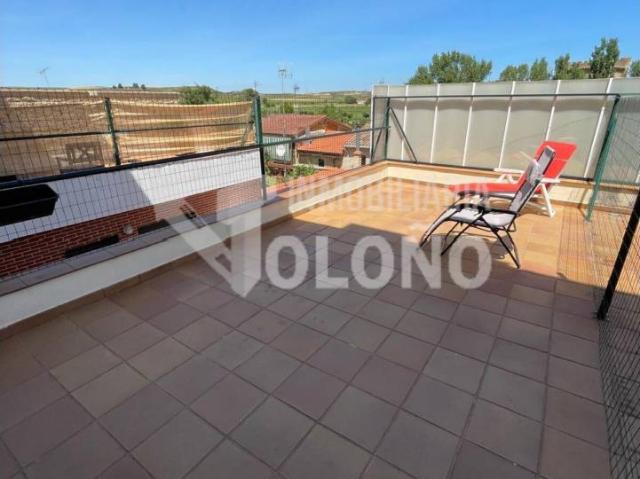 Apartamento con amplia terraza
