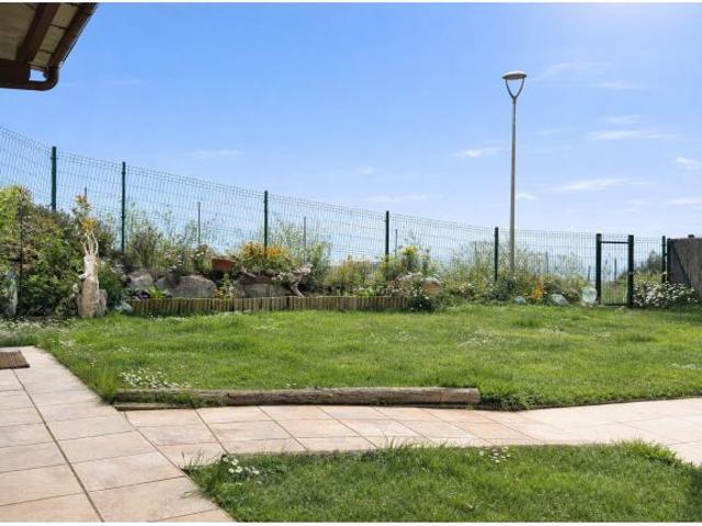 APARTAMENTO CON AMPLIO JARDIN Y BONITAS VISTAS EN LA HYUELA UDIAS