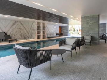 Apartamento con balcon, alberca, 2 jacuzzis, juegos