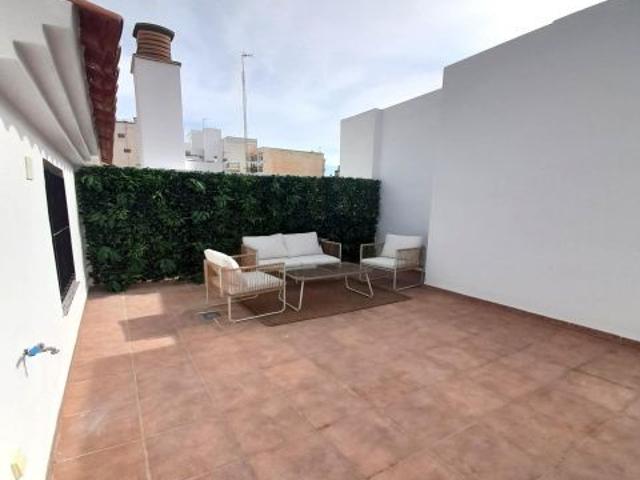 ¡Apartamento con garaje y trastero junto al Hospital Civil!