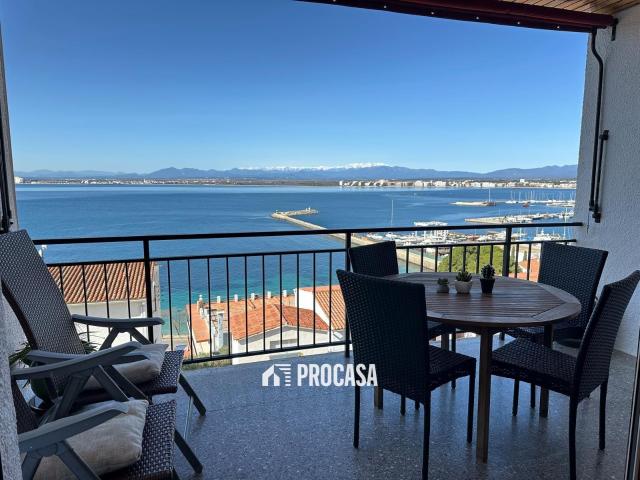 Apartamento con garaje y vistas espectaculares al mar, Roses 43m² Roses