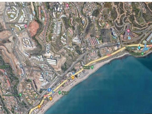APARTAMENTO CON GRAN TERRAZA Y VISTAS AL MAR, PISCINAS, JARDIN Y PARKING PRIVADO