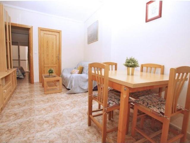 APARTAMENTO CON ENTRADA INDEPENDIENTE Y PATIO DE 25 M2