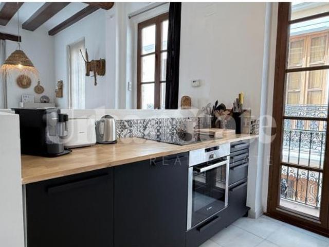 Apartamento con encanto en la zona más emblemática de Ciutat Vella entre el Palau de la Generalitat
