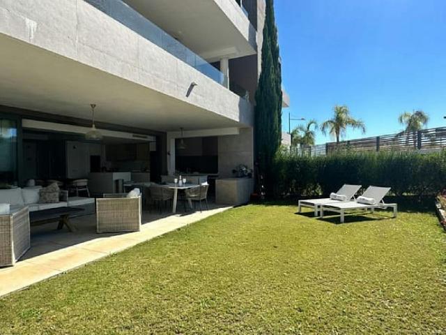 Apartamento con jardín de 2 habitaciones en venta en Estepona, España