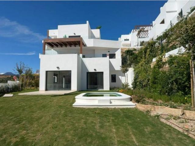 Apartamento Con Jardín Privado En Casares Golf 267m² Casares