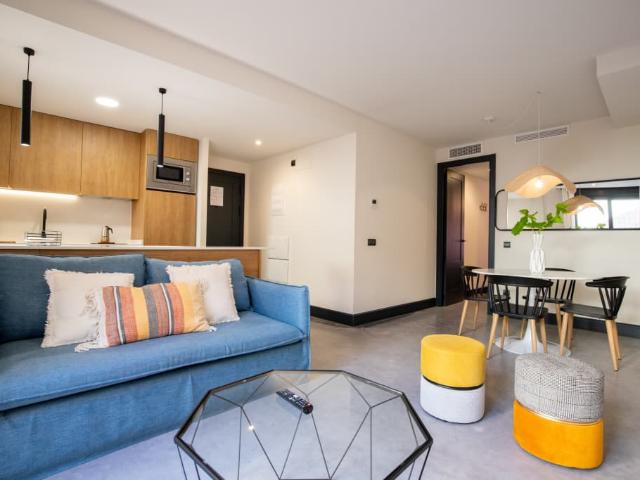 Apartamento con jardín y parking