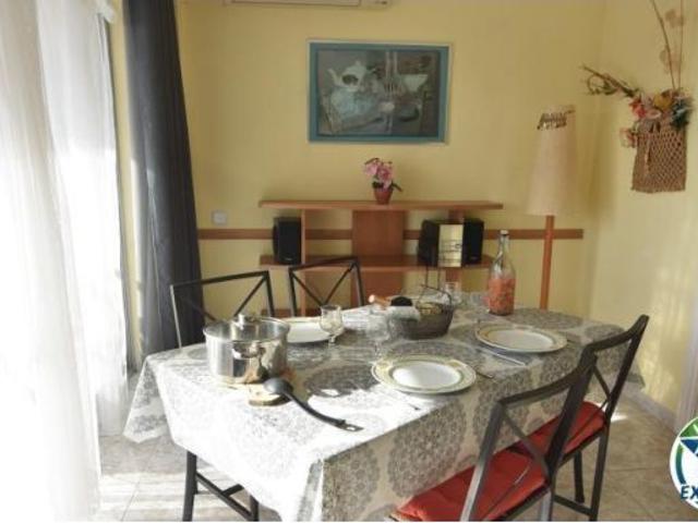 Apartamento con licencia turística en Santa Margarita, Roses, con terraza y piscinas comunitarias