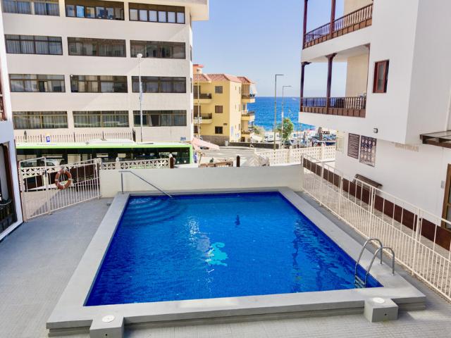 Apartamento con parking, piscina y vistas al mar!