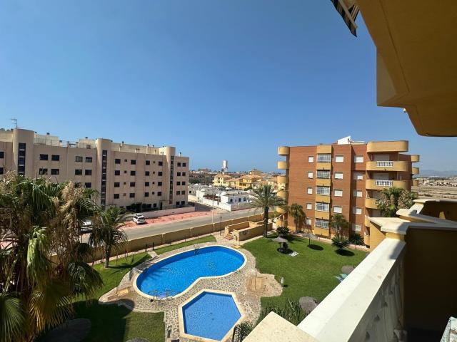 APARTAMENTO CON PISCINA