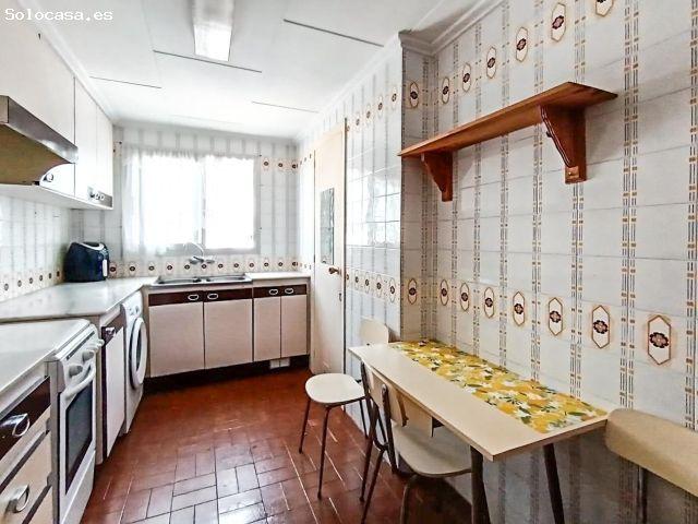 Apartamento con piscina y vistas al mar en playa de Miramar
