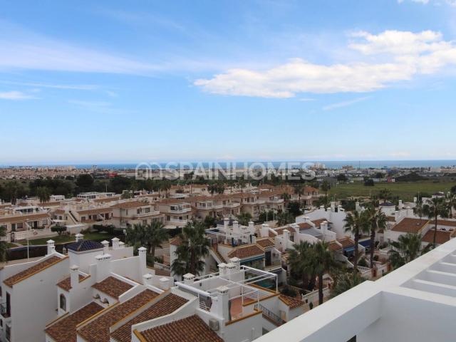 Apartamento con Piscina Comunitaria y Vistas al Mar en Orihuela