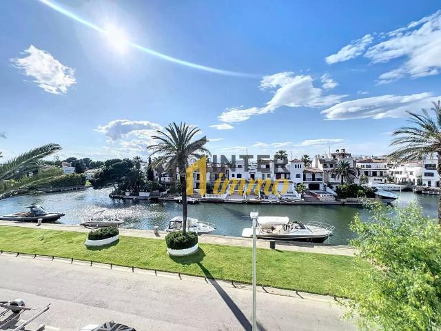Apartamento con terraza y vista al canal – Poblat Típic, Emp. 45m² Empuriabrava