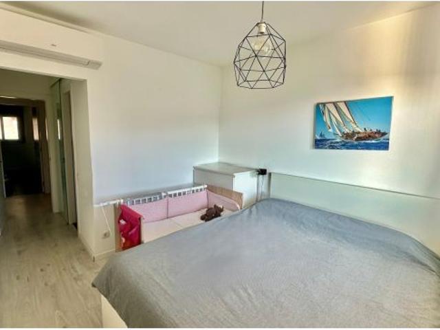 Apartamento con terraza zona comunitaria con piscina y parking