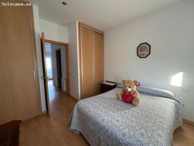 Apartamento con terraza en Ronda Sur, ideal para invertir