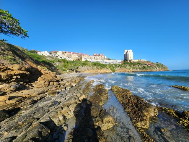 Apartamento con vista al mar, en frente de la playa en Pampatar