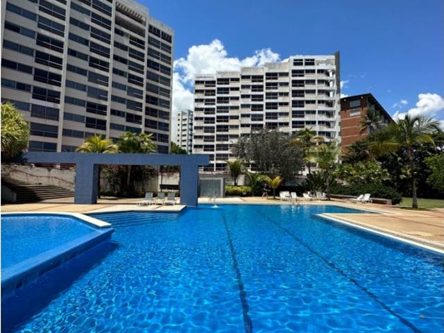 Apartamento con vista al mar ubicado en calle cerrada y acceso al club
