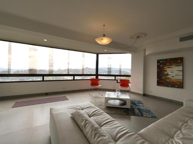 Apartamento con vista inigualable en Alquiler Colinas de Valle Arriba