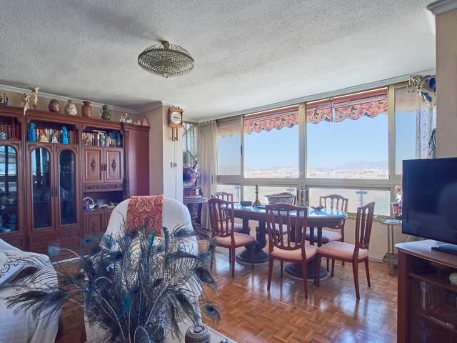 Apartamento con vistas a las montañas en Alicante Vistahermosa