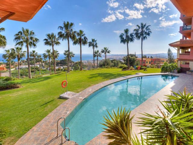 Apartamento con vistas al mar. 2 dormitorios, 2 baños y terraza. Reserva del Higuerón, Benalmádena