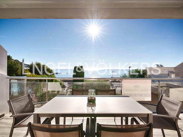 Apartamento con vistas al mar, a 5 minutos de la playa de Ca. 77m² Roses