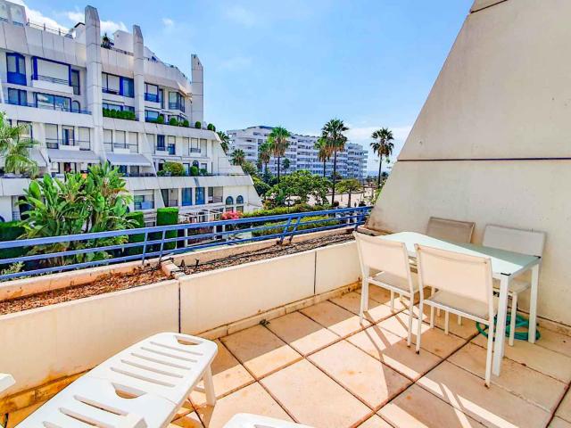 Apartamento con vistas al mar al lado de la playa en Marbella centro en venta