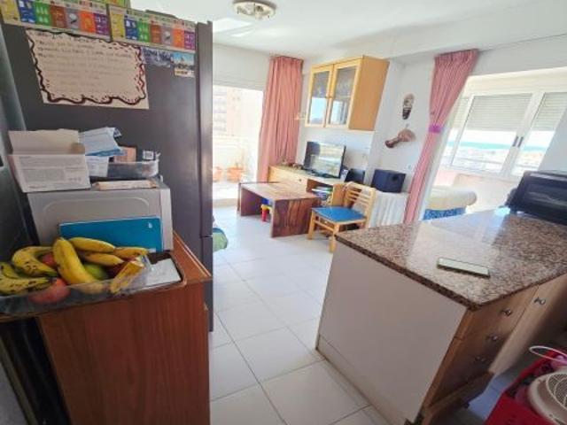 Apartamento con vistas al mar en Benidorm centro · 1+1 dormitorios · piscina y parking comunitario