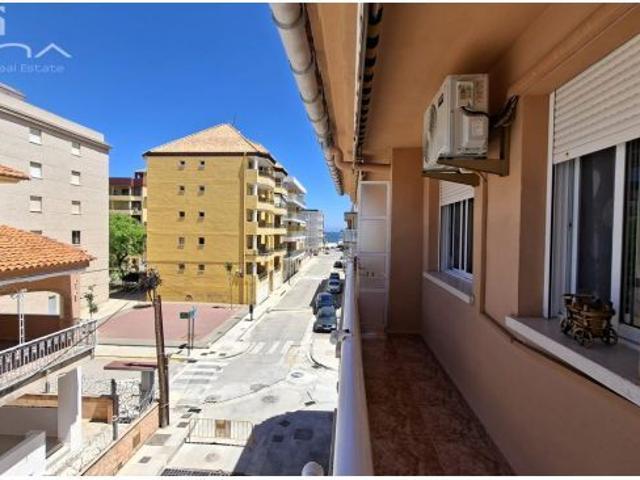 Apartamento con vistas al mar en Playa de Miramar, cocina independiente equipada, terraza, ascensor
