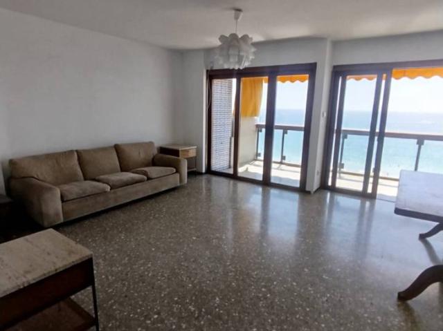 Apartamento con vistas al mar junto a la Playa del Postiguet en el centro de Alicante