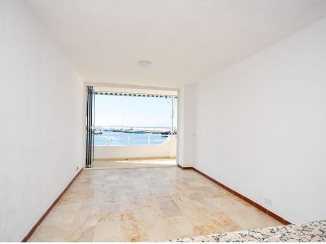 Apartamento con vistas al mar junto a Puerto Adriano y acceso directo a la playa