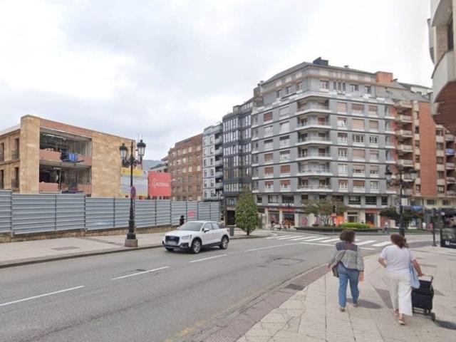 APARTAMENTO CON VISTAS EN PURO CENTRO DE OVIEDO. GRAN OPORTUNIDAD