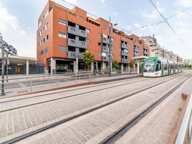 Apartamento con vistas, garaje y licencia turística en urbanización con piscina
