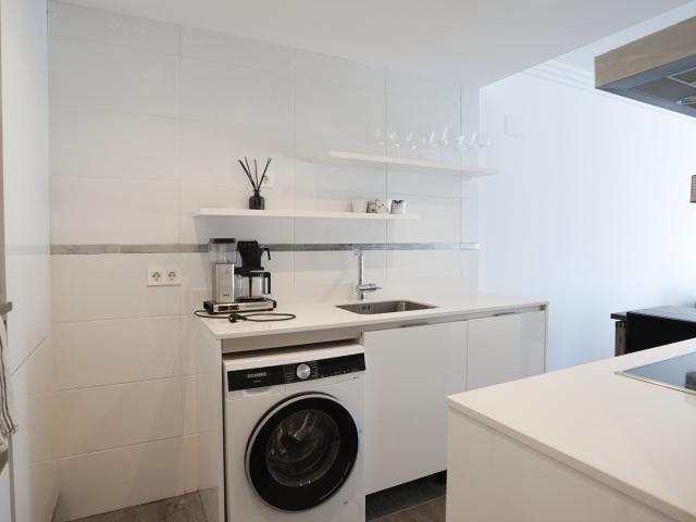 Apartamento con Vistas Panorámicas al Mar y Amplia Terraza en la Prestigiosa La Quinta