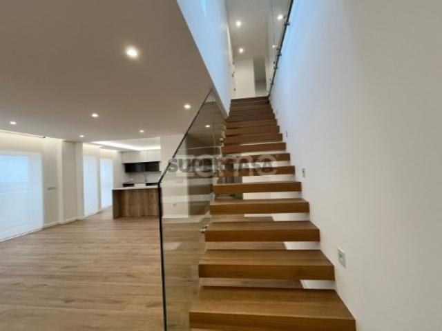 Apartamento Cobertura Duplex T2+2 Com Terraço Junto Palácio do Gelo