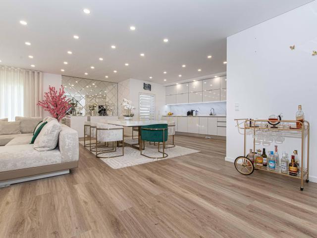 Apartamento Collection | T3 Premium Semi Novo, Totalmente Mobilado, com Terraço Exclusivo e Box para 3 Viaturas