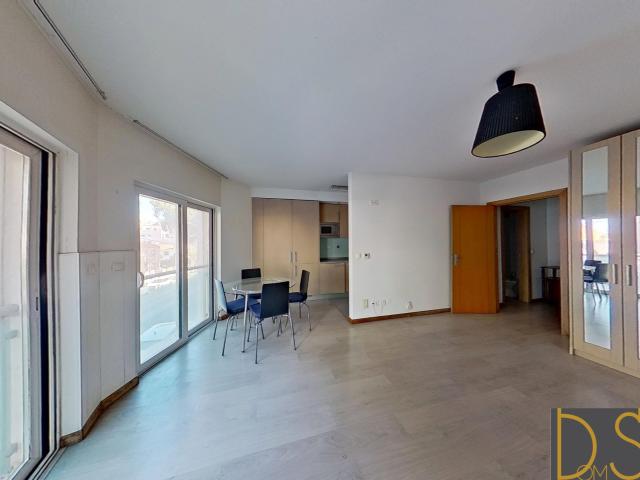 Apartamento Cozinha Equipada com Muita Luz e Vista Panorâmica Av. General Roçadas, Lisboa
