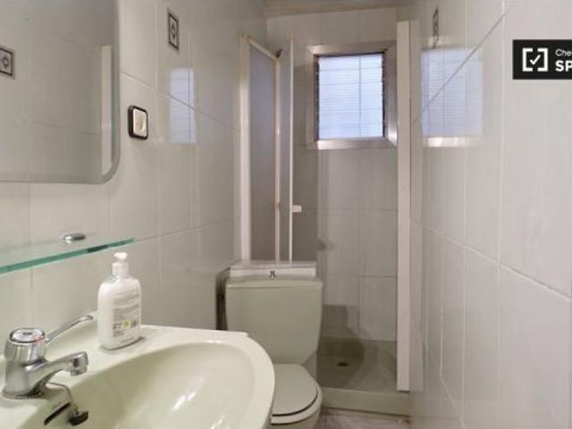 Apartamento clásico de 4 dormitorios en alquiler en Sants