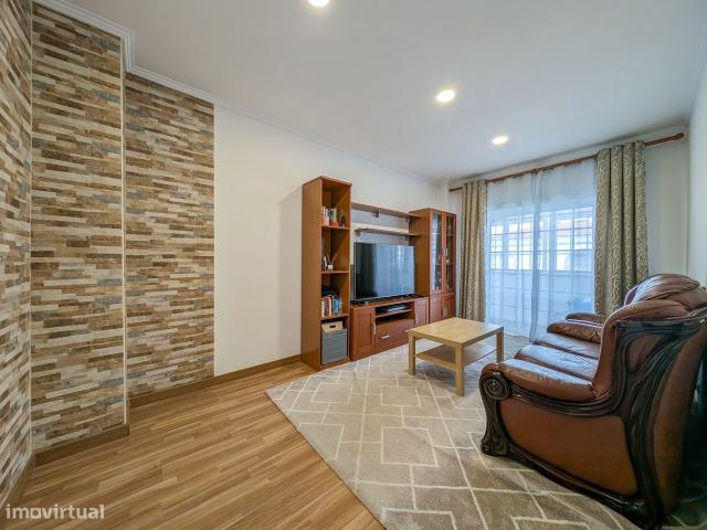 Apartamento de 4 assoalhadas com 2 varandas/marquises